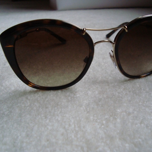 Worn once. Burberry B 4251-Q Cat Eye Sunglasses - Picture 1 of 6